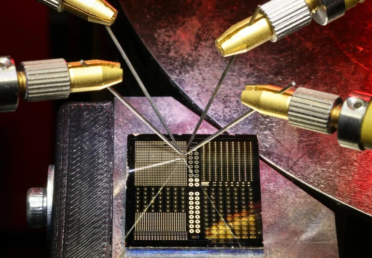 EPFL 这次做了一颗接近 4 kV 的 GaN 晶体管