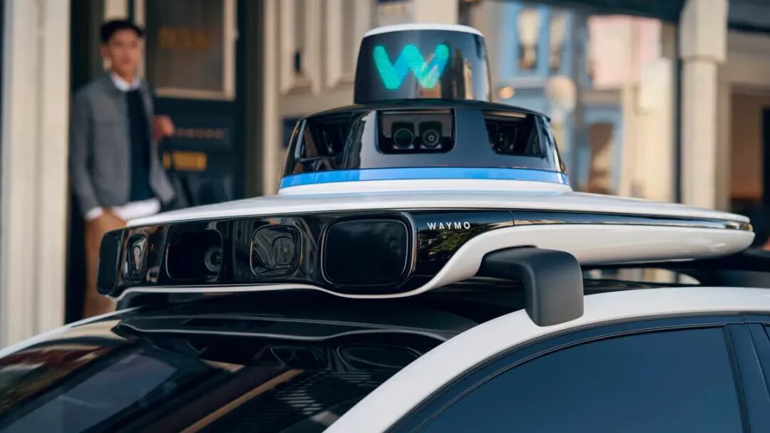 特斯拉在删传感器,Waymo 在堆传感器,宇树 G1 到底该学谁?